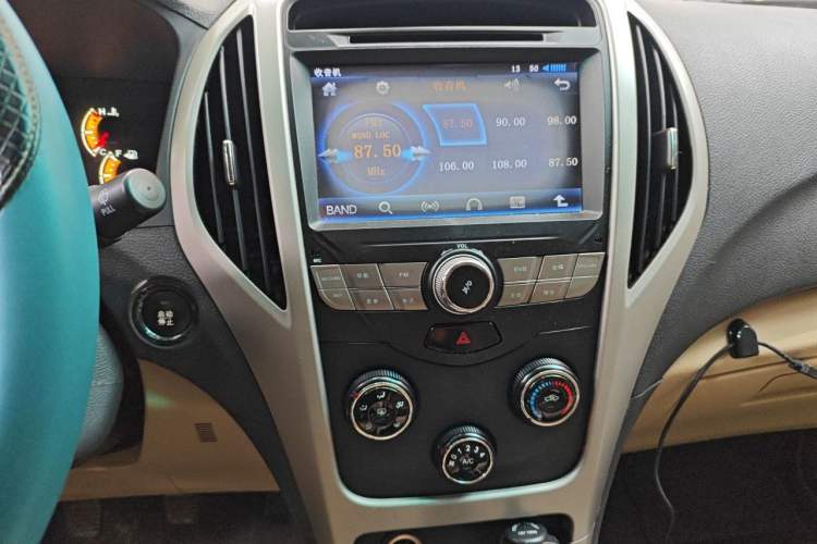 Used BYD F3 2015 Energy-Saving Edition 1.5L Manual Luxury Model Audio And AC Panel