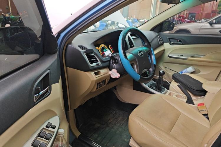 Used BYD F3 2015 Energy-Saving Edition 1.5L Manual Luxury Model Driver Seat