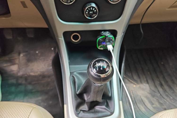 Used BYD F3 2015 Energy-Saving Edition 1.5L Manual Luxury Model Gear Lever