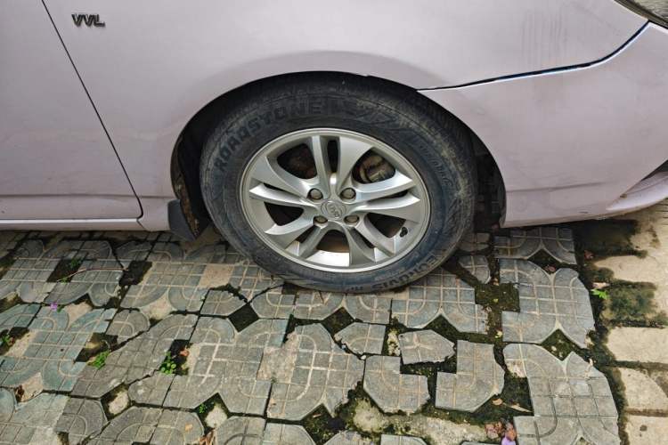 Used BYD F3 2015 Energy-Saving Edition 1.5L Manual Luxury Model Right Front Wheel Hub