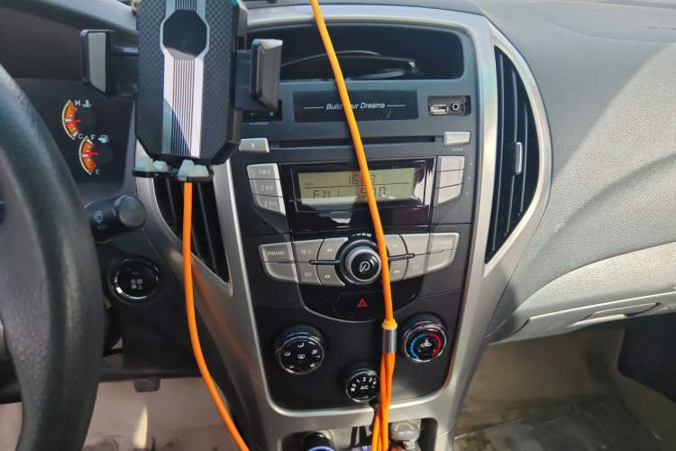 Used BYD F3 2015 Energy-Saving Edition 1.5L Manual Luxury Model Audio And AC Panel