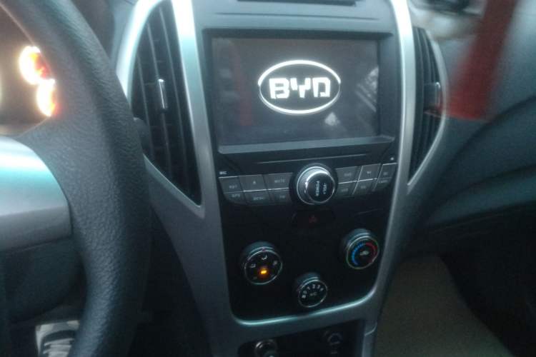 Used BYD F3 2015 Energy-Efficient Model 1.5L Manual Comfort Edition Audio And AC Panel