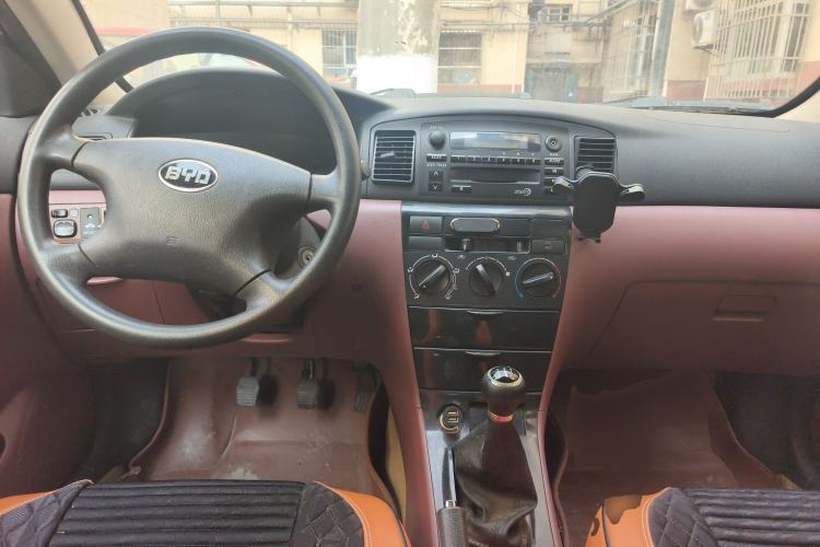 Used BYD F3 2015 Energy-Efficient Model 1.5L Manual Comfort Edition Center Console