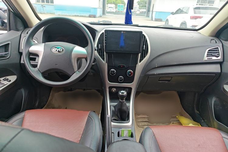 Used BYD F3 2015 Energy-Efficient Model 1.5L Manual Comfort Edition Center Console