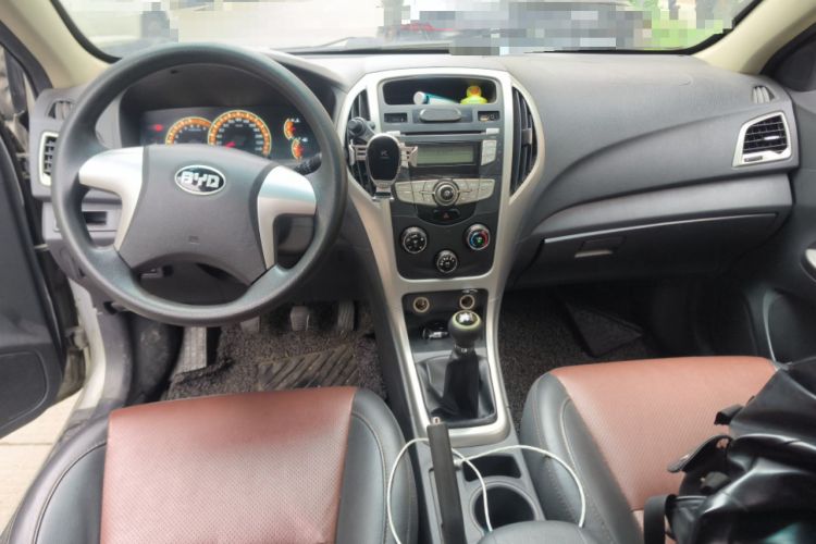 Used BYD F3 2015 Energy-Efficient Model 1.5L Manual Comfort Edition Center Console