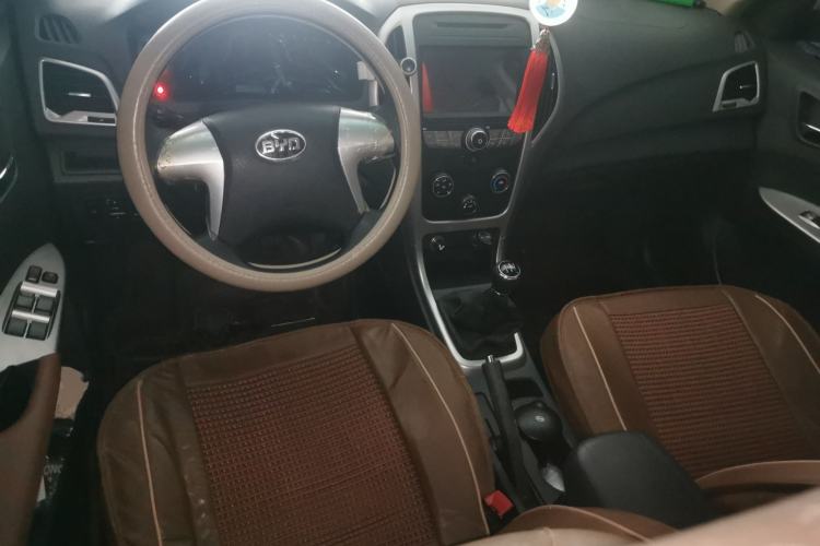 Used BYD F3 2015 Energy-Efficient Model 1.5L Manual Comfort Edition Center Console