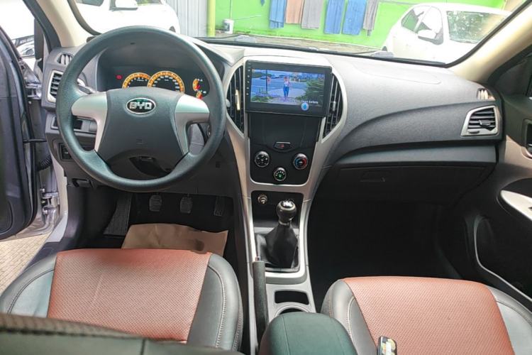 Used BYD F3 2015 Energy-Efficient Model 1.5L Manual Comfort Edition Center Console