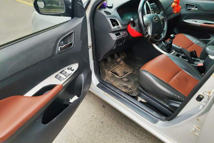 Used BYD F3 2015 Energy-Saving Edition 1.5L Manual Luxury Model Driver Seat