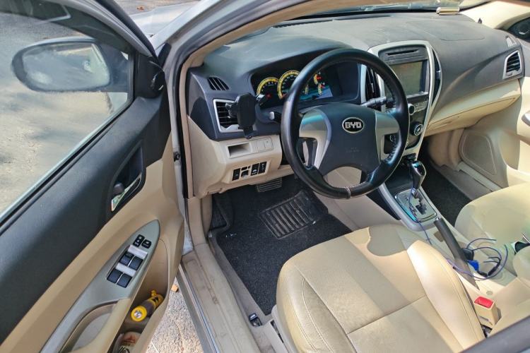 Used BYD F3 2015 Energy-Saving Edition 1.5L Automatic Luxury Model Driver Seat
