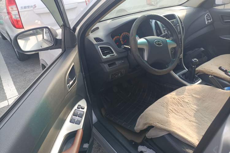 Used BYD F3 2015 Energy-Saving Edition 1.5L Manual Luxury Model Driver Seat