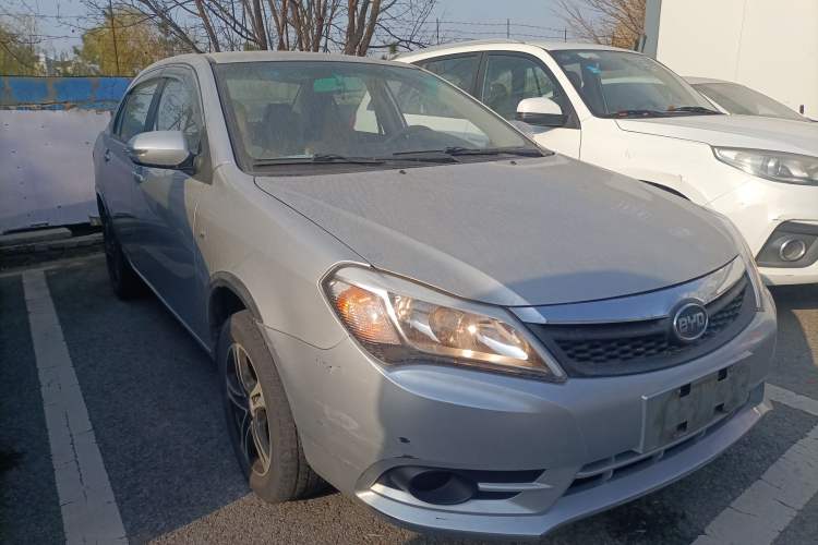 Used BYD F3 2015 Energy-Saving Edition 1.5L Manual Luxury Model Front Right 45 Deg