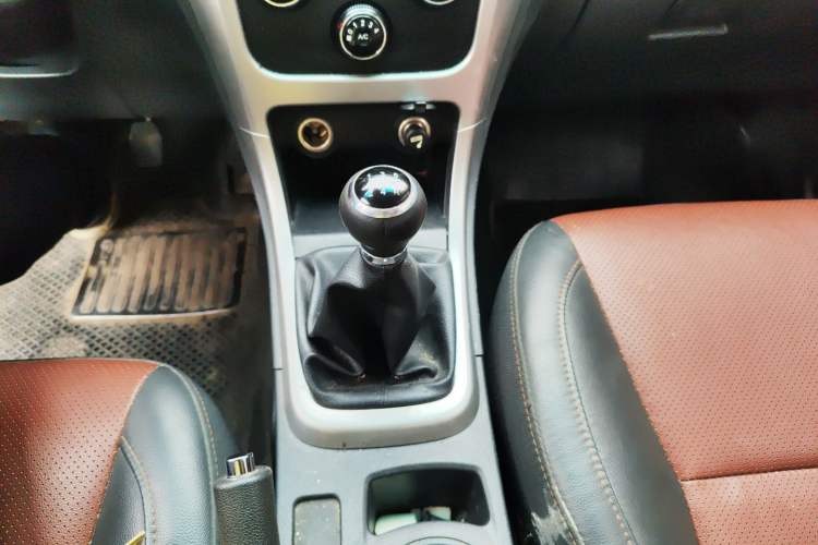 Used BYD F3 2015 Energy-Saving Edition 1.5L Manual Luxury Model Gear Lever