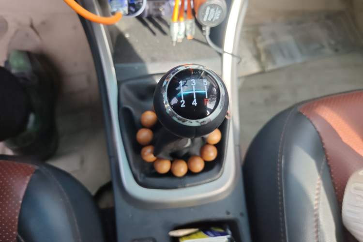 Used BYD F3 2015 Energy-Saving Edition 1.5L Manual Luxury Model Gear Lever