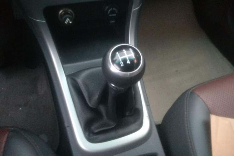 Used BYD F3 2015 Energy-Efficient Model 1.5L Manual Comfort Edition Gear Lever