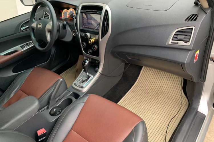 Used BYD F3 2015 Energy-Saving Edition 1.5L Automatic Luxury Model Interior 2