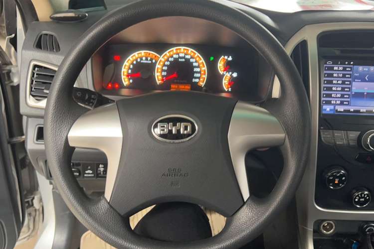 Used BYD F3 2015 Energy-Saving Edition 1.5L Automatic Luxury Model Interior 4