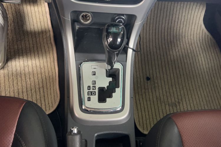 Used BYD F3 2015 Energy-Saving Edition 1.5L Automatic Luxury Model Interior 6