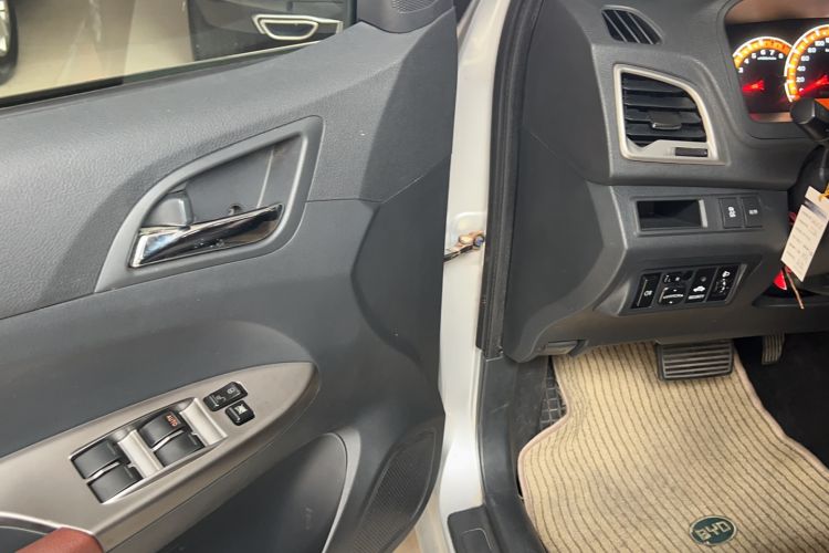 Used BYD F3 2015 Energy-Saving Edition 1.5L Automatic Luxury Model Interior 7