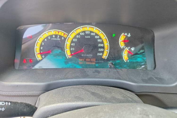 Used BYD F3 2015 Energy-Saving Edition 1.5L Automatic Luxury Model Odometer Close Up