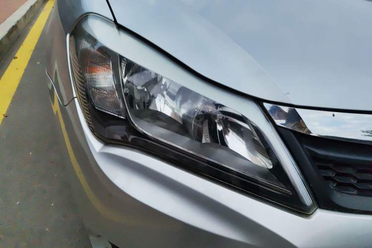Used BYD F3 2015 Energy-Saving Edition 1.5L Manual Luxury Model Right Front Headlight