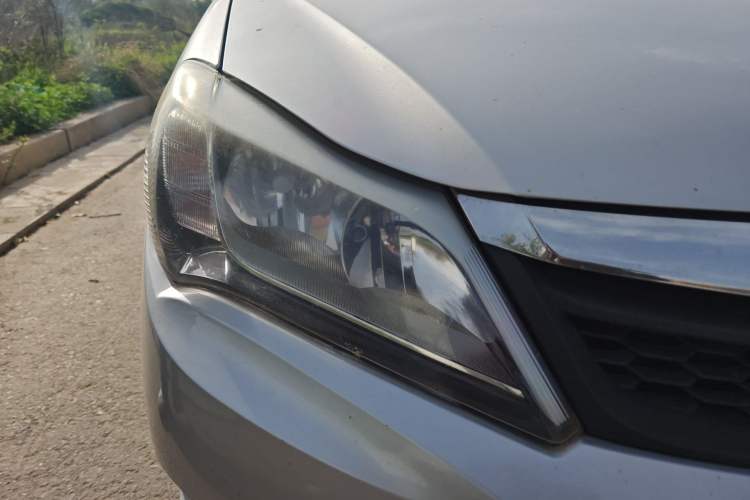 Used BYD F3 2015 Energy-Saving Edition 1.5L Manual Luxury Model Right Front Headlight