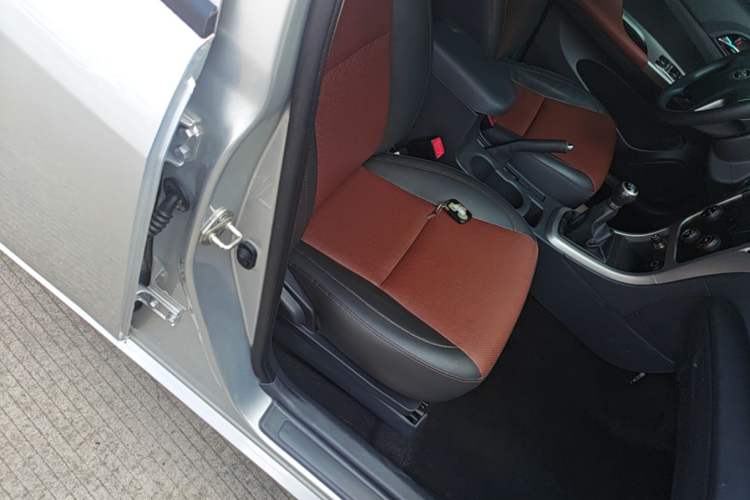 Used BYD F3 2015 Energy-Efficient Model 1.5L Manual Comfort Edition Right Front Seat