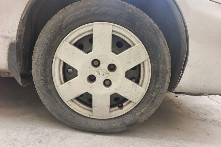 Used BYD F3 2015 Energy-Efficient Model 1.5L Manual Comfort Edition Right Front Wheel Hub