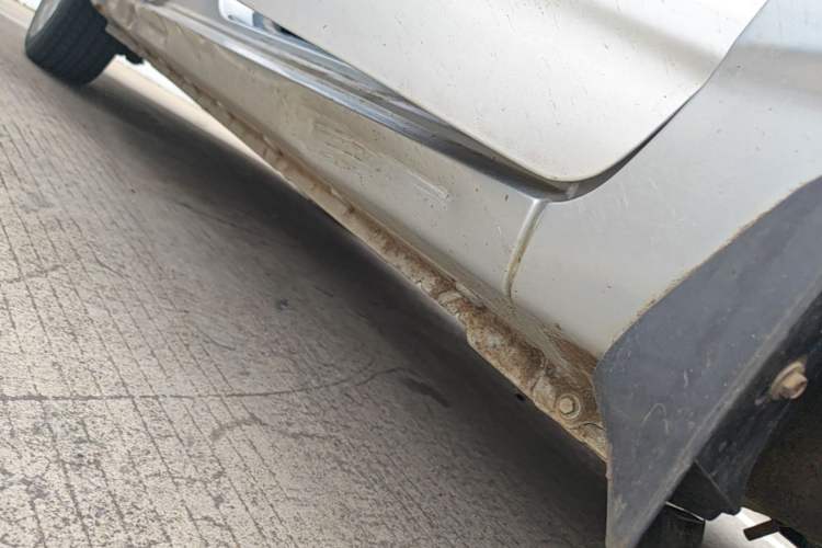 Used BYD F3 2015 Energy-Efficient Model 1.5L Manual Comfort Edition Right Side Sill