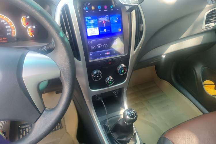 Used BYD F3 2015 Energy-Saving Edition 1.5L Manual Luxury Model Audio And AC Panel