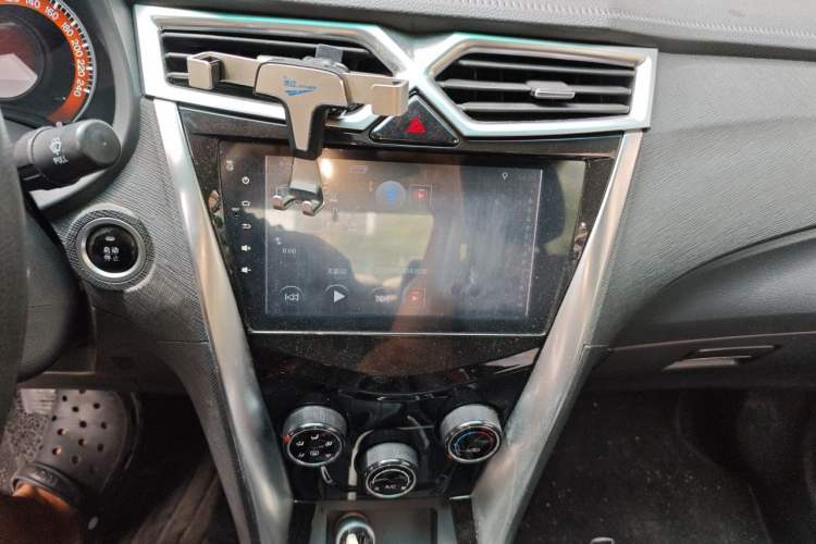 Used BYD F3 2015 Energy-Saving Edition 1.5L Manual Luxury Model Audio And AC Panel