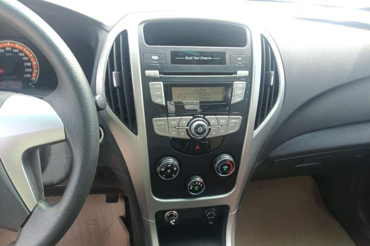 Used BYD F3 2015 Energy-Saving Edition 1.5L Manual Luxury Model Audio And AC Panel