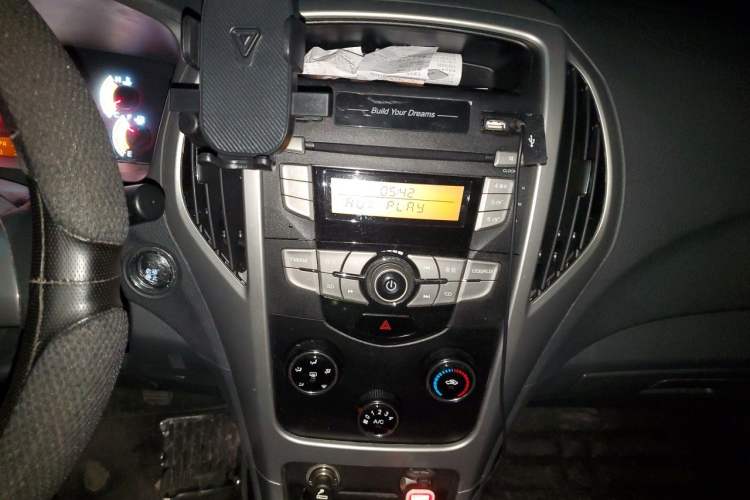 Used BYD F3 2015 Energy-Efficient Model 1.5L Manual Comfort Edition Audio And AC Panel