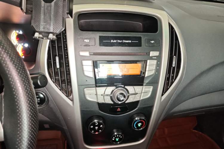 Used BYD F3 2015 Energy-Saving Edition 1.5L Manual Luxury Model Audio And AC Panel