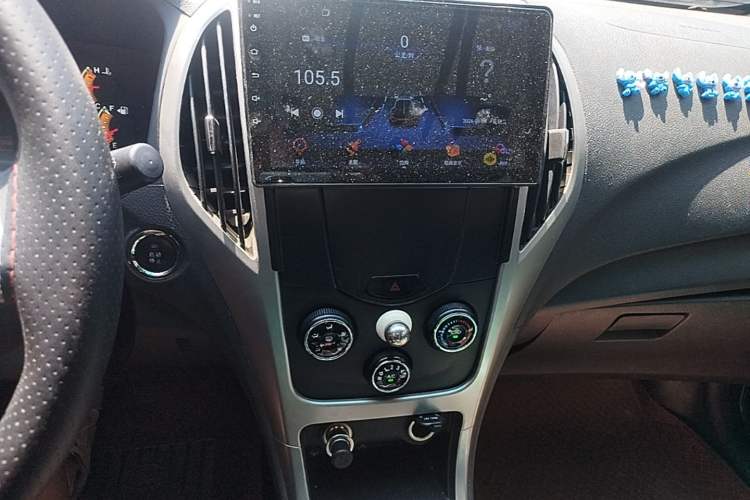 Used BYD F3 2015 Energy-Saving Edition 1.5L Manual Luxury Model Audio And AC Panel