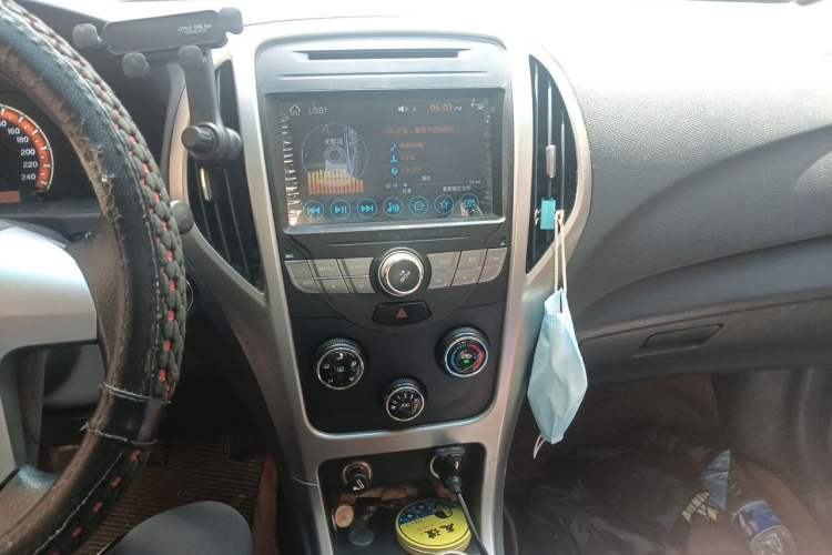 Used BYD F3 2015 Energy-Saving Edition 1.5L Manual Luxury Model Audio And AC Panel