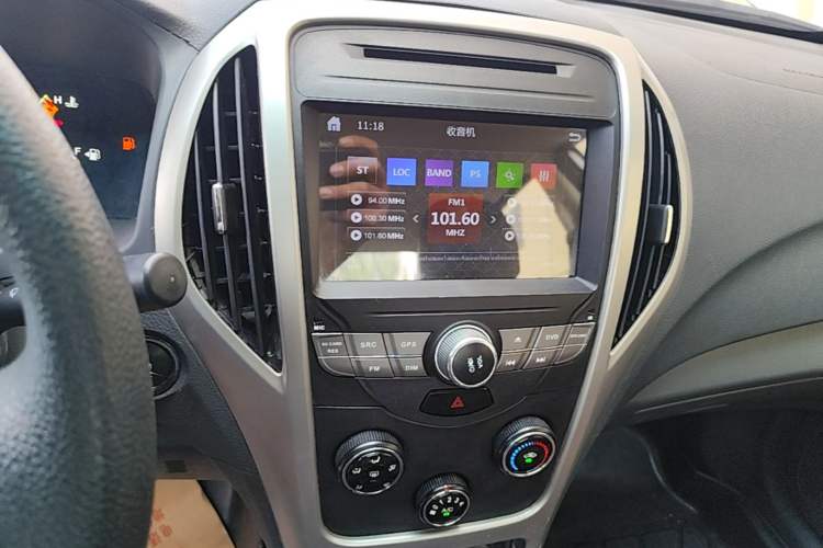 Used BYD F3 2015 Energy-Saving Edition 1.5L Manual Luxury Model Audio And AC Panel