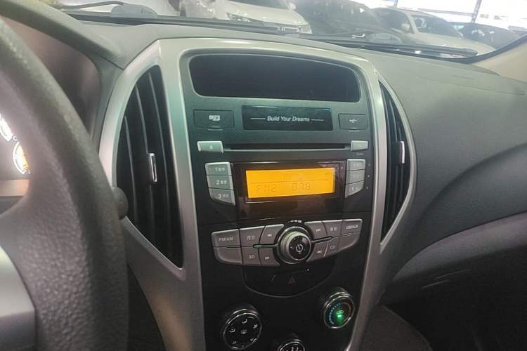Used BYD F3 2015 Energy-Saving Edition 1.5L Automatic Luxury Model Audio And AC Panel