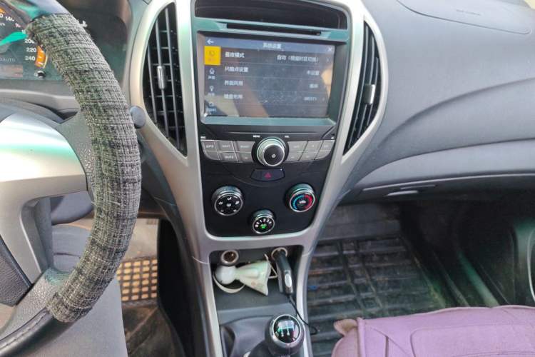Used BYD F3 2015 Energy-Saving Edition 1.5L Manual Luxury Model Audio And AC Panel