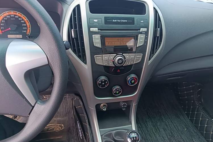 Used BYD F3 2015 Energy-Efficient Model 1.5L Manual Comfort Edition Audio And AC Panel