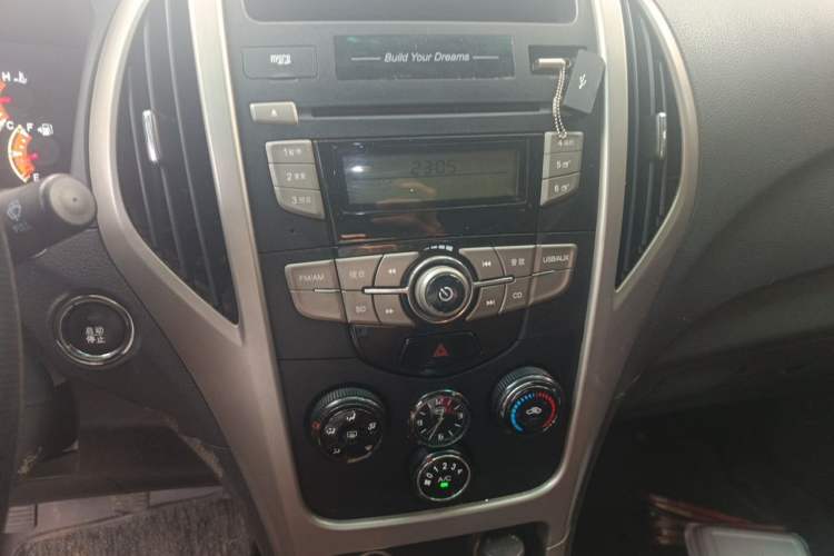 Used BYD F3 2015 Energy-Efficient Model 1.5L Manual Comfort Edition Audio And AC Panel