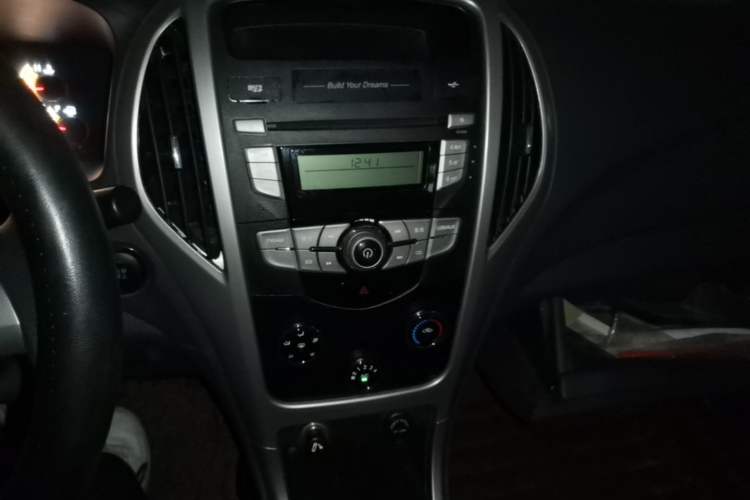 Used BYD F3 2015 Energy-Efficient Model 1.5L Manual Comfort Edition Audio And AC Panel