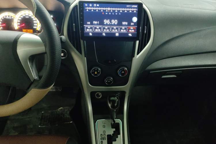Used BYD F3 2015 Energy-Saving Edition 1.5L Automatic Luxury Model Audio And AC Panel