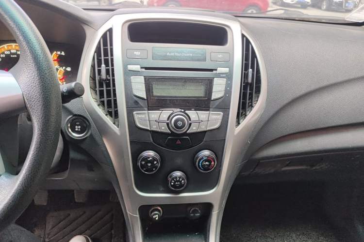 Used BYD F3 2015 Energy-Efficient Model 1.5L Manual Comfort Edition Audio And AC Panel