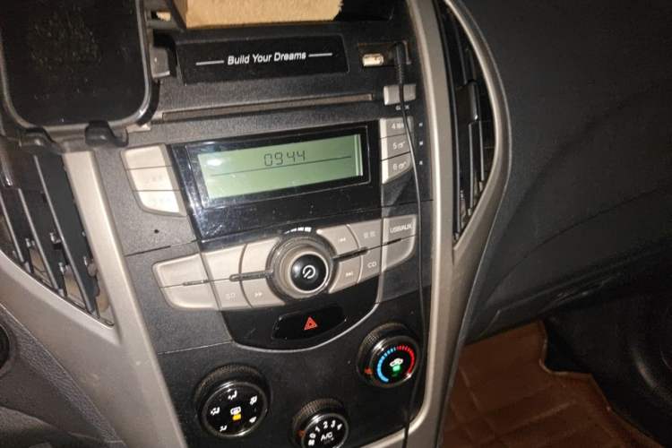Used BYD F3 2015 Energy-Saving Edition 1.5L Automatic Luxury Model Audio And AC Panel