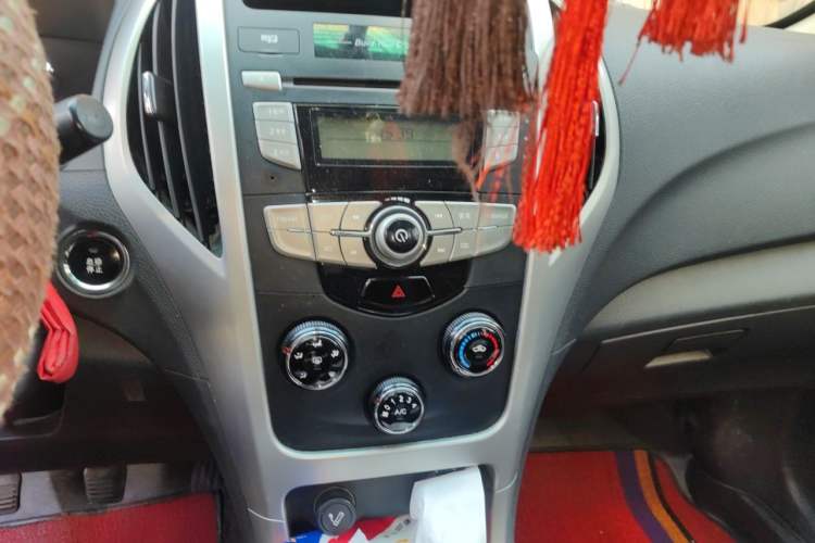 Used BYD F3 2015 Energy-Efficient Model 1.5L Manual Comfort Edition Audio And AC Panel