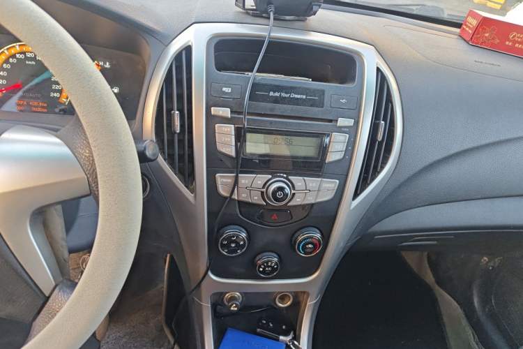 Used BYD F3 2015 Energy-Saving Edition 1.5L Manual Luxury Model Audio And AC Panel