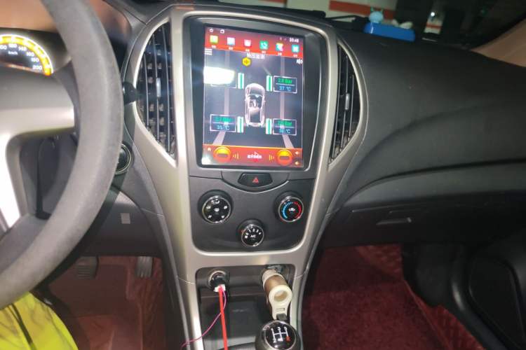 Used BYD F3 2015 Energy-Saving Edition 1.5L Manual Luxury Model Audio And AC Panel