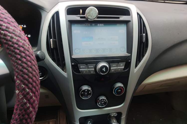 Used BYD F3 2015 Energy-Saving Edition 1.5L Manual Luxury Model Audio And AC Panel