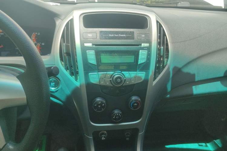 Used BYD F3 2015 Energy-Efficient Model 1.5L Manual Comfort Edition Audio And AC Panel