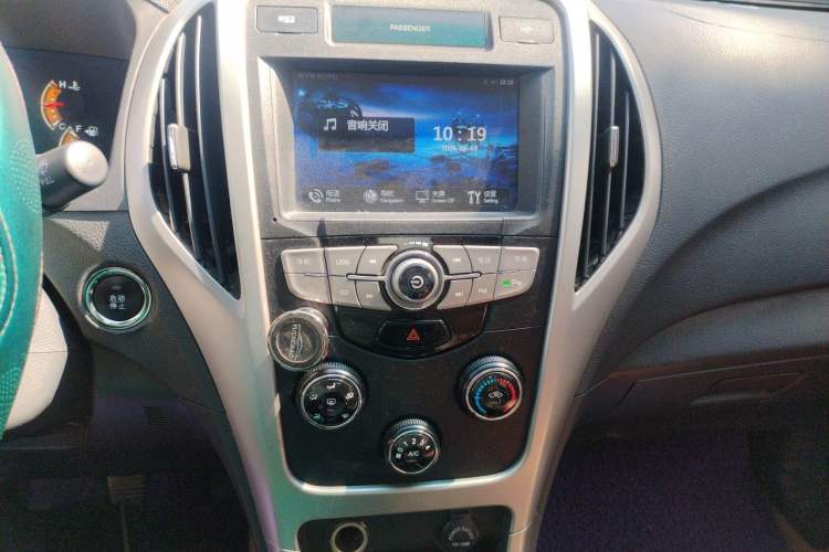Used BYD F3 2015 Energy-Saving Edition 1.5L Manual Luxury Model Audio And AC Panel